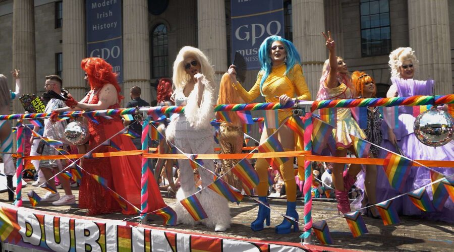 drag-queens-on-parade-foat