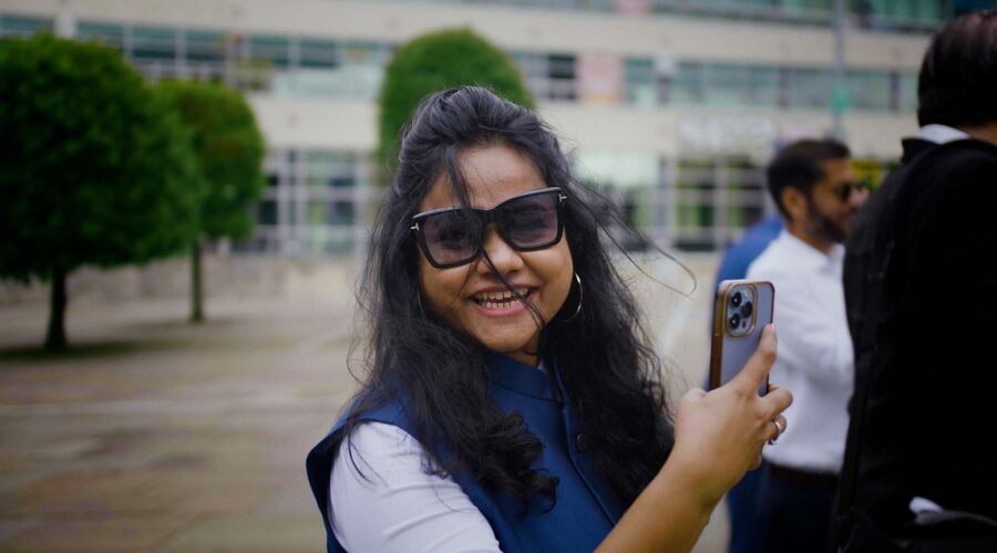 lady-smiling-with-sunglasses